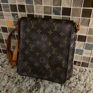 ***SOLD*** Authentic Louis Vuitton Musette Salsa